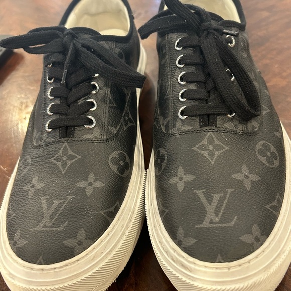 Authentic Men’s Louis Vuitton Black LV Logo Sneakers,Sz 10 - Picture 2 of 9